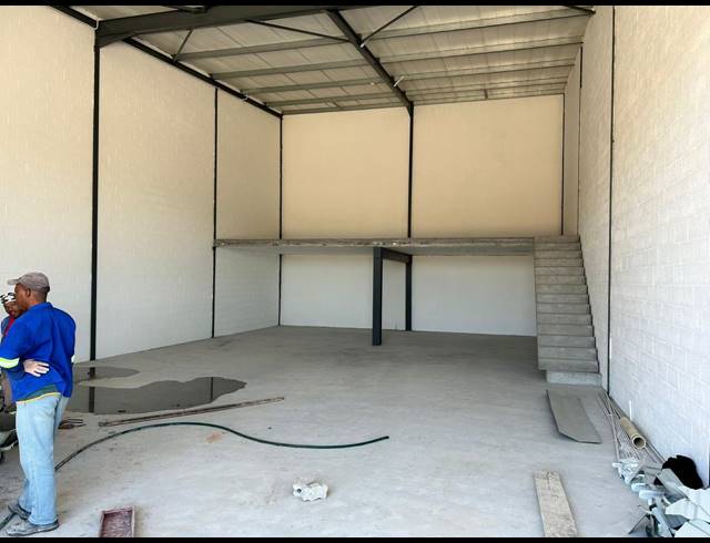240M² WAREHOUSE TO LET IN FISANTEKRAAL